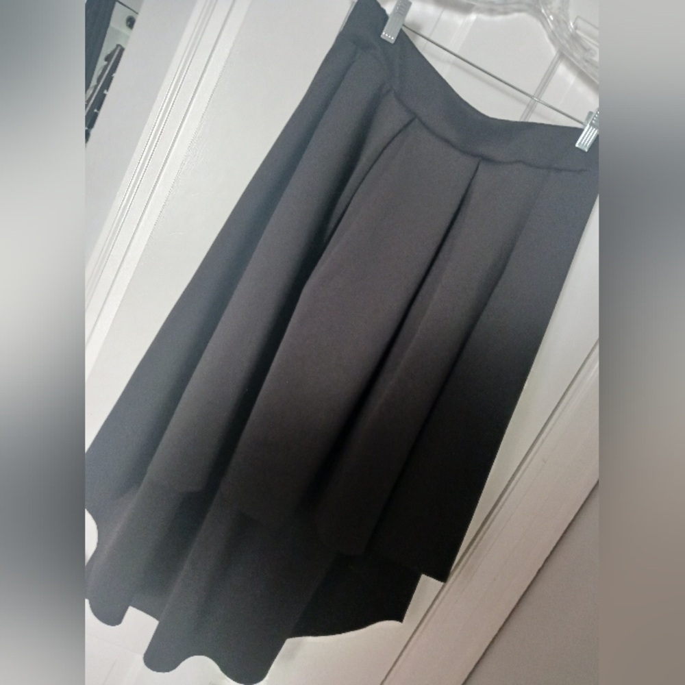 High low pleated skirt